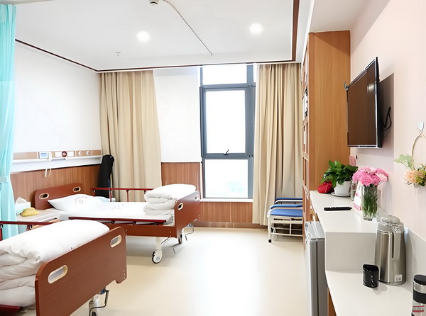 千金小姐为抢走女主的男友，半夜故意点女主家的20份鸡肉外卖